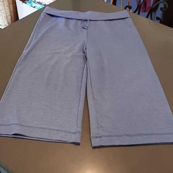 NWT St. John's Bay Active Bold Blue French Terry Capris - Picture 7 of 11